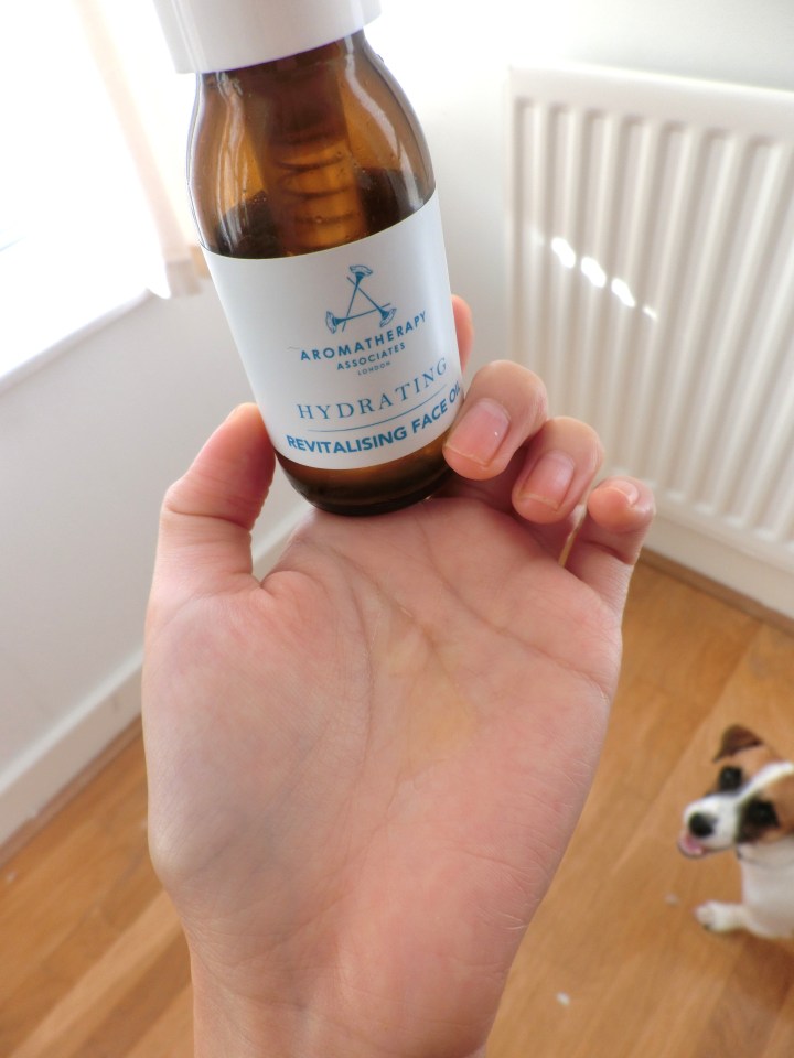 aromatherapy-associate-revitalising-oil-followmeesh-review