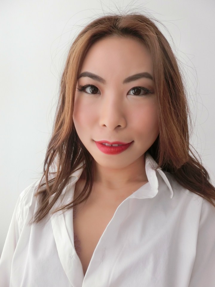 red-lips-and-white-shirt