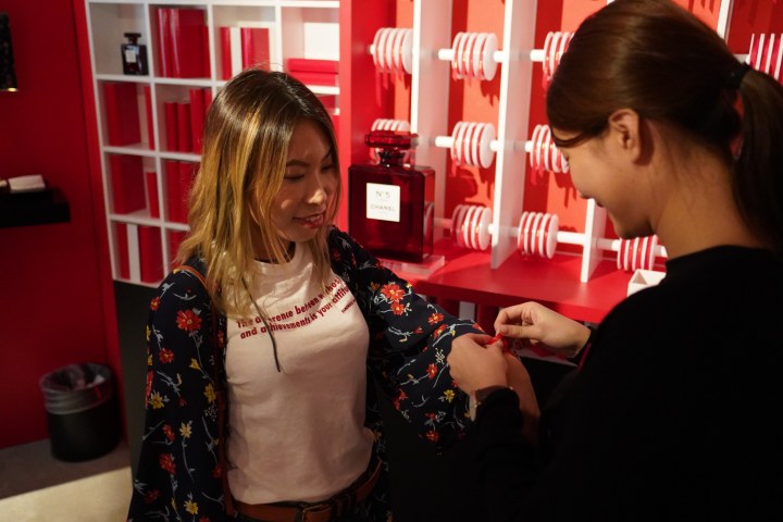 trying on the le rouge no.5 perfume